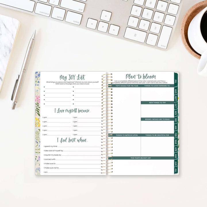 2025-26 Soft Cover Planner, 4" x 6", Garden Party, Beige