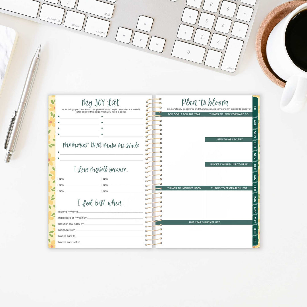 2026–27 Soft Cover Planner, 4" x 6" | Butter Yellow Daisies - bloom daily planners