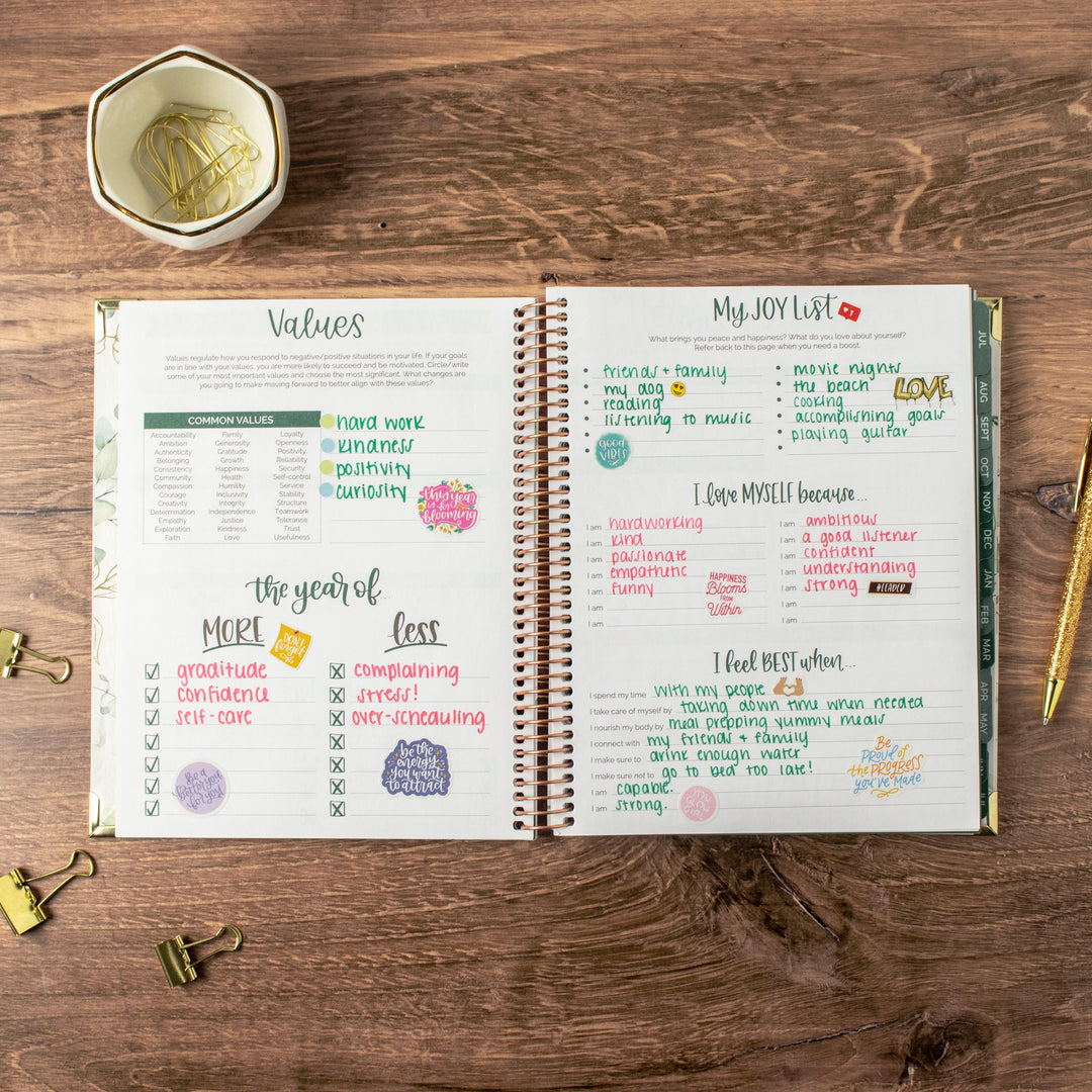 2023-24 Hard Cover Vision Planner®, 7.5" x 9", Modern Abstract, Green